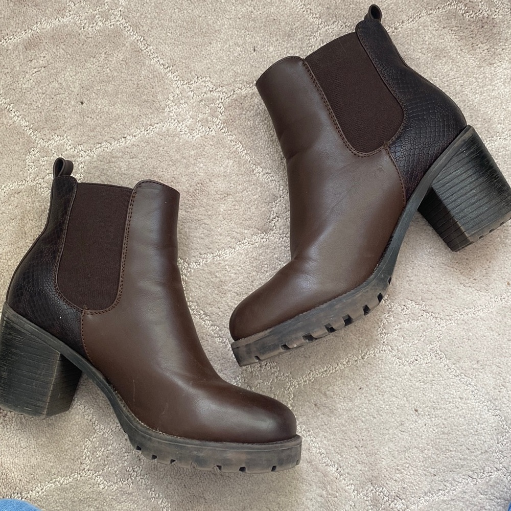 Via pinky brown heeled boots